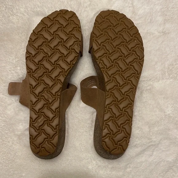 Yokono- Suede wedge buckle sandal- 9.5 - Picture 3 of 10